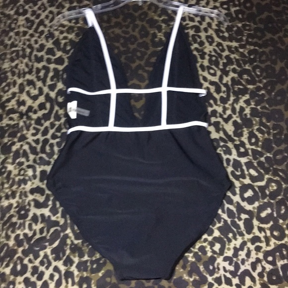 One piece bathing suit - Picture 2 of 4